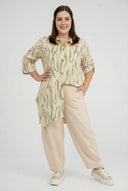 Tunique-blouse 'Livia' – légère, flatteuse pour la silhouette et artistiquement ornée de motifs