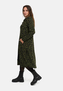 'Seriva' sukienka – artystyczna, przytulna i podkreślająca figurę